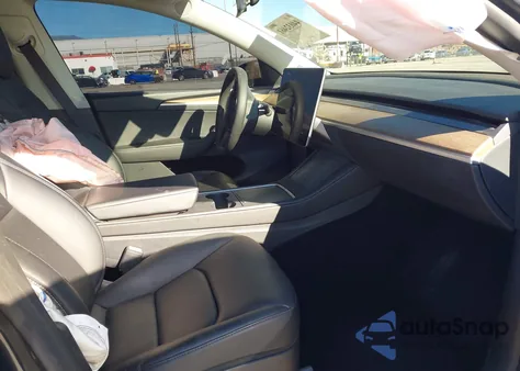 2024 Tesla Model Y Rwd z USA, uszkodzony, nr VIN 7SAYGDED2RF116545